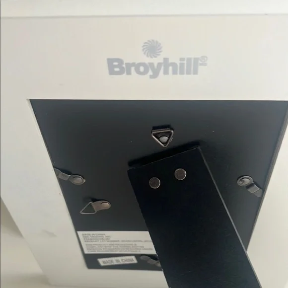 COPY - Elegant White Photo Frame Set - Picture 3 of 3